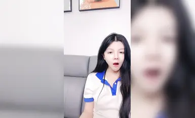 2025年2月新人，正宗馒头逼，【06妹妹】，极品名器，高颜值美少女，好肥美的鲍鱼，还是个人工白虎(2)