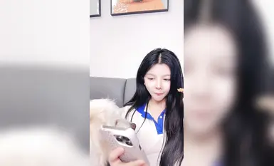 2025年2月新人，正宗馒头逼，【06妹妹】，极品名器，高颜值美少女，好肥美的鲍鱼，还是个人工白虎(2)