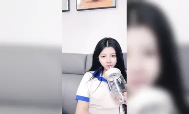 2025年2月新人，正宗馒头逼，【06妹妹】，极品名器，高颜值美少女，好肥美的鲍鱼，还是个人工白虎(2)