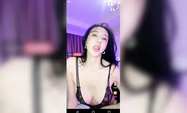 【2025年新流泄密】，演员，模特，百万粉丝网红【孟晓艺】福利视图流出，金主的母狗，吃鸡啪啪表情(1)