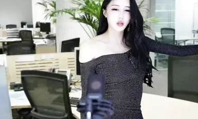 NetEase CCセクシーキャスター[白耀耀]スタンドアップコメディ[白秘書の昇進] 2Kオリジナル品質、自主監督自演、大胆トーク、上司を誘惑、小道具オナニー（2）