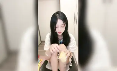 【小蝴蝶会飞】高中女校花误入歧途被精神小伙带坏(3)