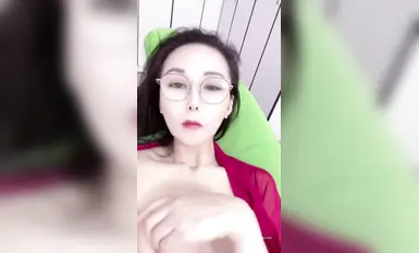 【TikTok】สาวใหญ่ถุงน่องสูง "ทะเลสีฟ้า" ช่วยตัวเองในช่องคลอดอย่างใกล้ชิด 6V_คำพูดหยาบคายคอยยั่วยวนช่องคลอดของเธออยู่ตลอดเวลา (2)