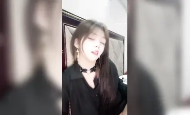 顶级颜值反差婊，下海大秀直播，酒店开房被大哥无套猛干(11)
