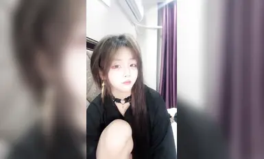 顶级颜值反差婊，下海大秀直播，酒店开房被大哥无套猛干(11)