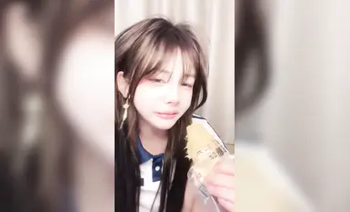 顶级颜值反差婊，下海大秀直播，酒店开房被大哥无套猛干(13)