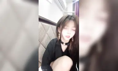 頂級顏值反差婊，下海大秀直播，酒店開房被大哥無套猛干 (7)
