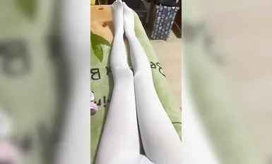 Gumastos ng malaking pera ang lokal na tyrant brother para i-customize ang isang high-value at perfect body little bitch, black and white stockings at high heels masturbation (1)