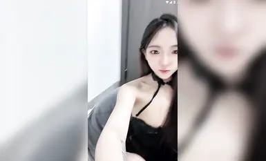 長腿嫩足顏值小母狗，連體黑絲透視裝，嫩足展示淫語挑逗，跪地自慰各種道具深插騷穴 (13)
