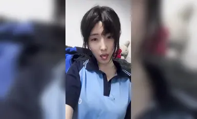 팔로워 12만명의 더우인 연예인 장러노가 스폰서를 위해 직접 찍은 비공개 사진과 영상이 폭로돼 유출됐다(2)