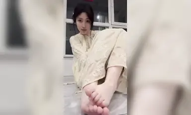 팔로워 12만명의 더우인 연예인 장러노가 스폰서를 위해 직접 찍은 비공개 사진과 영상이 폭로돼 유출됐다(2)