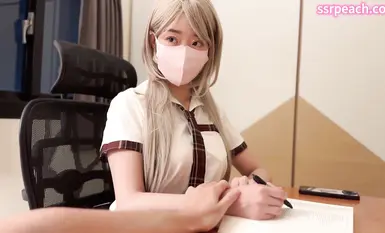台灣清華大學外文系臀後健身教練「Ellie」OF劇情私拍下班繼父趁老婆不在，猥褻內射寫作業的女兒