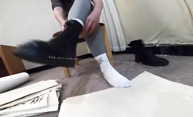 见新摄影妙脆脚素人学生足模恋足丝袜棉袜裸足秀合集3 (3)