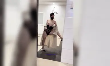 Kecantikan seksi kontras panas "Tutu" dan teman wanitanya VIP kumpulan Xiuhe pakaian perkahwinan kumpulan menghadapi seks oral, gaun pengantin seksi cantik pengantin perempuan sangat kontras kebajikan versi penuh ① (4)