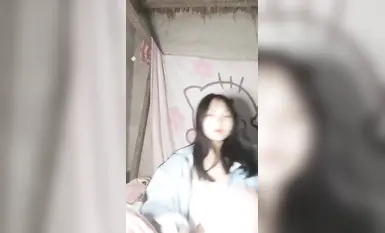 청순한 외모의 여대생이 기숙사에서 라이브 방송을 했는데 귀여워요 (1)