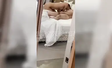【2025年新流】推特极品骚婊【AKA大屁股小蛮腰】骨灰级绿帽，邀约单男调教娇妻，3P大战(5)
