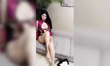 漫画身材颜值巨乳【猪小七】260万粉博主,奶比头还大，人间极品尤物(4)