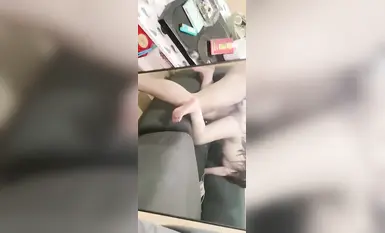 童顏巨乳 極品身材網紅女神【一隻小嚶嚶】趁女友看H漫後入白虎飽滿陰戶爆射滾燙精液 真實感受性交美妙快感