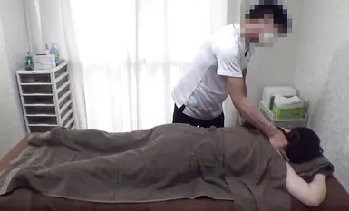 FC2-PPV-4601082 ※Kalahating presyo hanggang 1/18 【Hindi / Pangunahing Kuwento Mufufu】 Ang inosenteng ekspresyon at ang bulto ng katawan ay isang antas ng panloloko na erotic gap moe! Ang kanyang chubby body arches back in excitement bilang siya ay nakakak