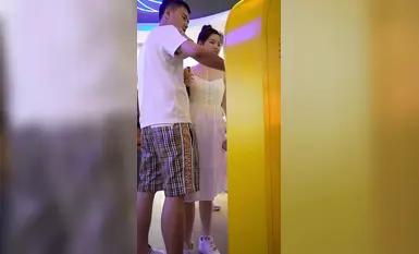 近距离高清偷拍抄底