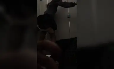 专操极品嫩妹大神『dogking』约炮05女高嫩妹，轻轻一操就哼哼唧唧的，一使劲儿感觉就操破了一样