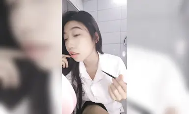 【施施】阿黑顏反差婊_絲襪高跟吐舌翻白眼超騷自慰_4