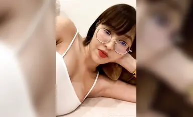 Wanlang asks for OnlyFans gentle glasses contrast girl [deerlong] private photo collection, the best of the best natural meat urinal, pure girl shows superb oral sex oral cum swallowing (27)