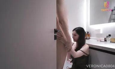 高価値お姉さん【Veronica0804子猫】痴女女部長と助手が熱烈入室_精子を飲み込むディープスロートフェラ