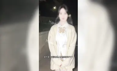 大一播音系小姐姐【小美】足球場調教
