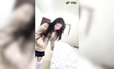【清纯女大竟是母狗？ 】情侣做爱自录