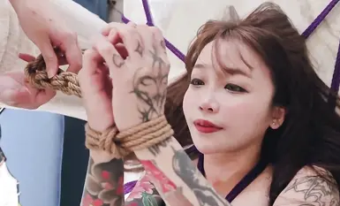 ดาราสาวดีเจหน้าอกโตหน้าเด็ก [ซู่อิงฮวา ซากุระ] ทำงานรับจ้าง มาหาลุงสิบสามเพื่อเอาน้ำเชื้อ ทะเลาะวิวาทในโรงแรม 3P