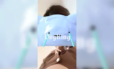 최고의 젊은 소녀들을 섹스하는 데 특화된 마스터, "도킹"은 혀 피어싱을 한 반항적인 소녀와 엮인다. 젊은 몸은 팽팽하고 통통하며, 소녀의 작은 엉덩이는 머리카락으로 잡히고 미친 듯이 두드려진다! (1)