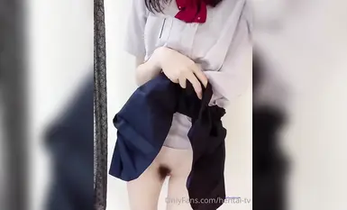 极品校花级嫩妹『Hentai-TV』被擒住双腿粉嫩白虎蜜穴被塞入肉棒，小巧的身材被各种姿势抽插打桩声音动听上(12)