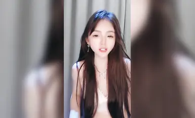 2025年3月最新，抖音网红女神下海【小馋猫】好美啊，绝对让你一眼爱上，真是个超级反差的极品尤物，嫩的很全脱(3)