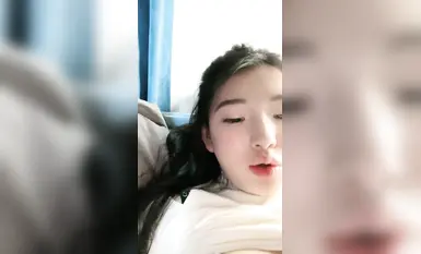 [Wajah sebenar menunjukkan pelajar perempuan] Disesuaikan oleh seorang lelaki kaya, gadis sekolah yang cantik [gadis kedua] kebajikan, menunjukkan payudara di dalam kelas, melancap di asrama, pussy sanggul kukus yang indah (2)