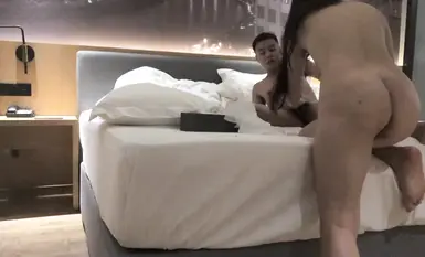 C罩杯美乳小姐姐姗姗来迟，大件夹抵食，啪啪狂插淫穴。