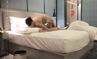 ฉากดึกๆ สาวขาสวยหุ่นดี ขี้อ้อน อ่อนโยนและให้ความร่วมมือ เลียปาก ขี่ เข้าทางข้าง สอดใส่ เย็ดแรงๆ