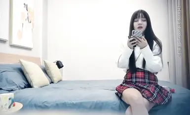 极品JK制服美少妇，长着大眼萌妹如乖巧小仙女，娇嫩胴体青春无敌