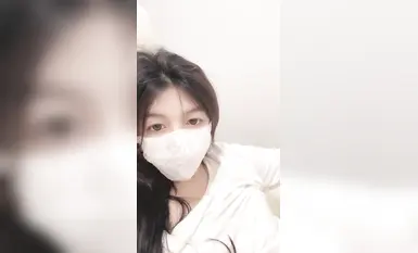 Tian Qiqi Shao Shao mempamerkan tubuhnya.