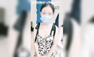 Lelaki itu membawa teman wanitanya yang adil dan lembut berkaca mata ke pesta seks_Dia telah dipukul dengan kejam oleh lelaki kulit hitam itu_Dia berasa sangat tertekan_Batang itu terlalu tebal_#Penyayang Hitam_#Lolita_#Kumpulan P_Jalang_#Slut