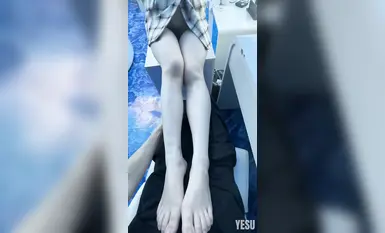 섹스의 위대한 신 "예수"가 폭발하여 대조적인 백인, 부유하고 아름다운 여신들을 섹스한다. 겉으로는 진지한 척하지만 사실은 큰 자지에 섹스당하고 작은 년에게 방탕하게 난폭하게 학대당하고 굴욕당하기를 갈망한다.① (1)