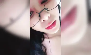 蘸点蜜桃酱，紫色内衣也很性感，吸晴。