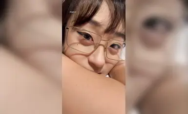 [Cuckold Wife] Contrasting glasses young woman, top-notch high-value face-showing married woman "SMMSMM", hooking up with a single man with pearls, flirting with a male massage technician, being treated as a bitch and being trained in a group sex party (4)