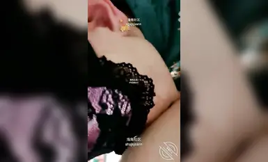 海角乱伦大神【shsjsjssnn】『与亲姐和漂亮表姐的疯狂乱伦』收费合集，穿上空姐制服尝试姐姐的后庭射在姐姐嘴里！ (2)
