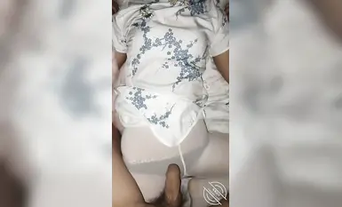 ケープ外人サイトの近親相姦神【妹の小寧と寝たい】漫画展から帰ってきた妹が酔っ払ってこっそり犯しちゃった。私が射精しようとした時に彼女は目を覚まし、出て行けと言って私の携帯を壊した