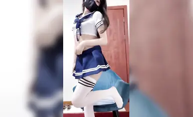 極品小母狗手持假雞巴銷魂自慰插逼，各種情趣制服切換誘惑拉滿 (4)
