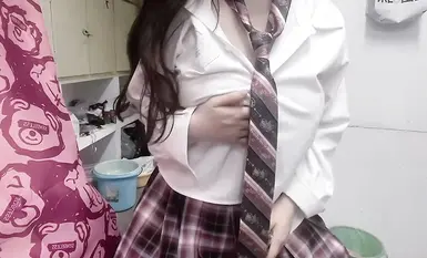 巨乳で美形の女子大生が【リトルタンク】のアヘ顔見せつけ寮内でオナニー、野外露出、飲尿、パパ活電話しまくり！美しい女子高生はプライベートでは全く違っていて、露出狂でセックス中毒の雌犬です（1）