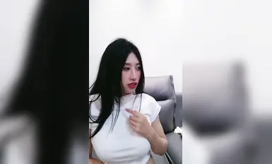 Big boobs goes to the sea to raid her bestie and touch her pussy and finger her hole (1)