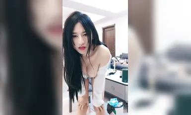 สาวหน้าอกใหญ่ลงทะเลไปปล้นเพื่อนซี้และจับจิ๋มและล้วงรูของเธอ (3)