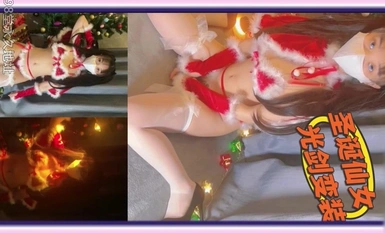 Ang nangungunang porn goddess na "a little Yingying (ito ay Taotao)" ay nakasuot ng seksi na damit para sa Pasko at mapang-akit. Ang isang malaking titi ay fucked hard at ang pinakamahusay na honey butas ay puno ng cum at umaapaw. Ito ay lubhang